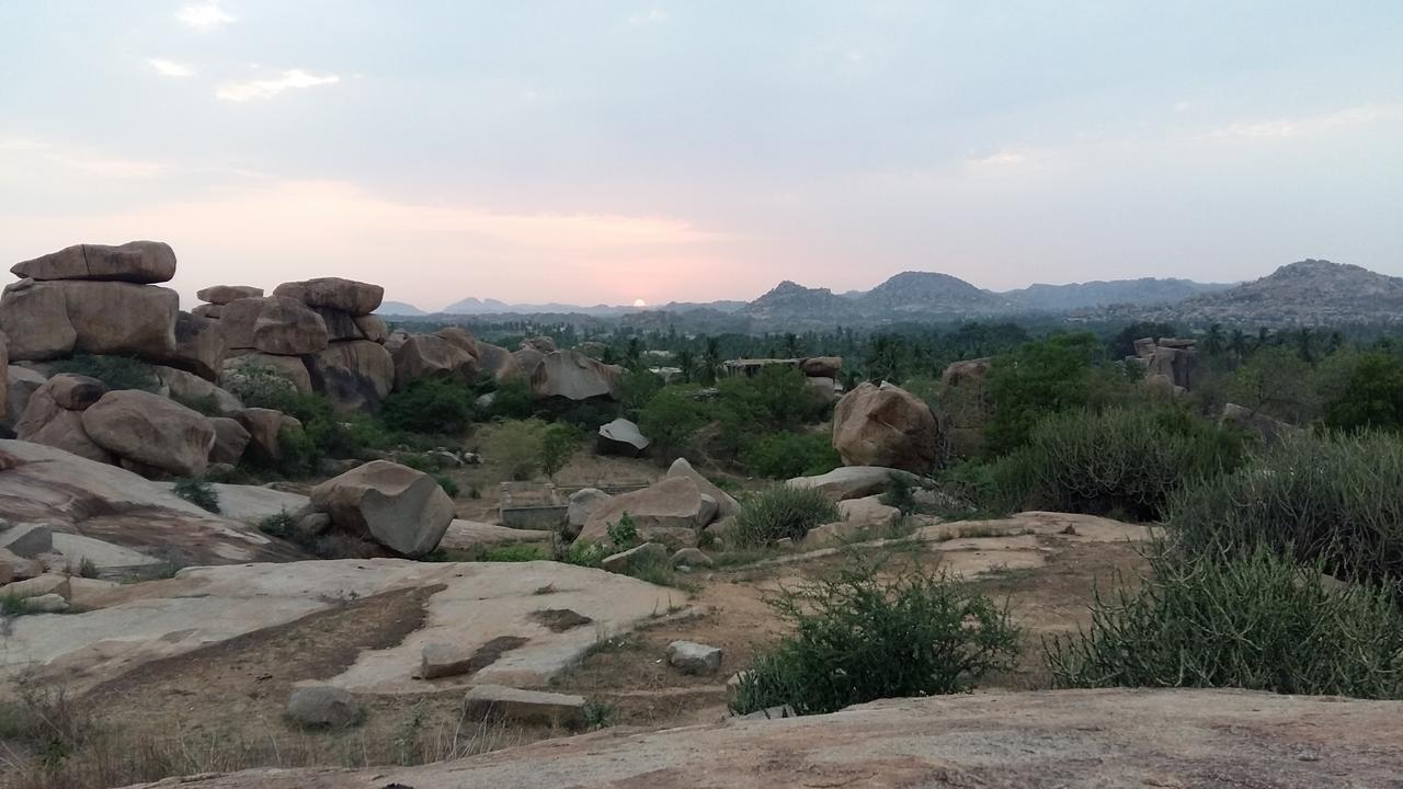 Riverside Homestay Hampi Eksteriør bilde