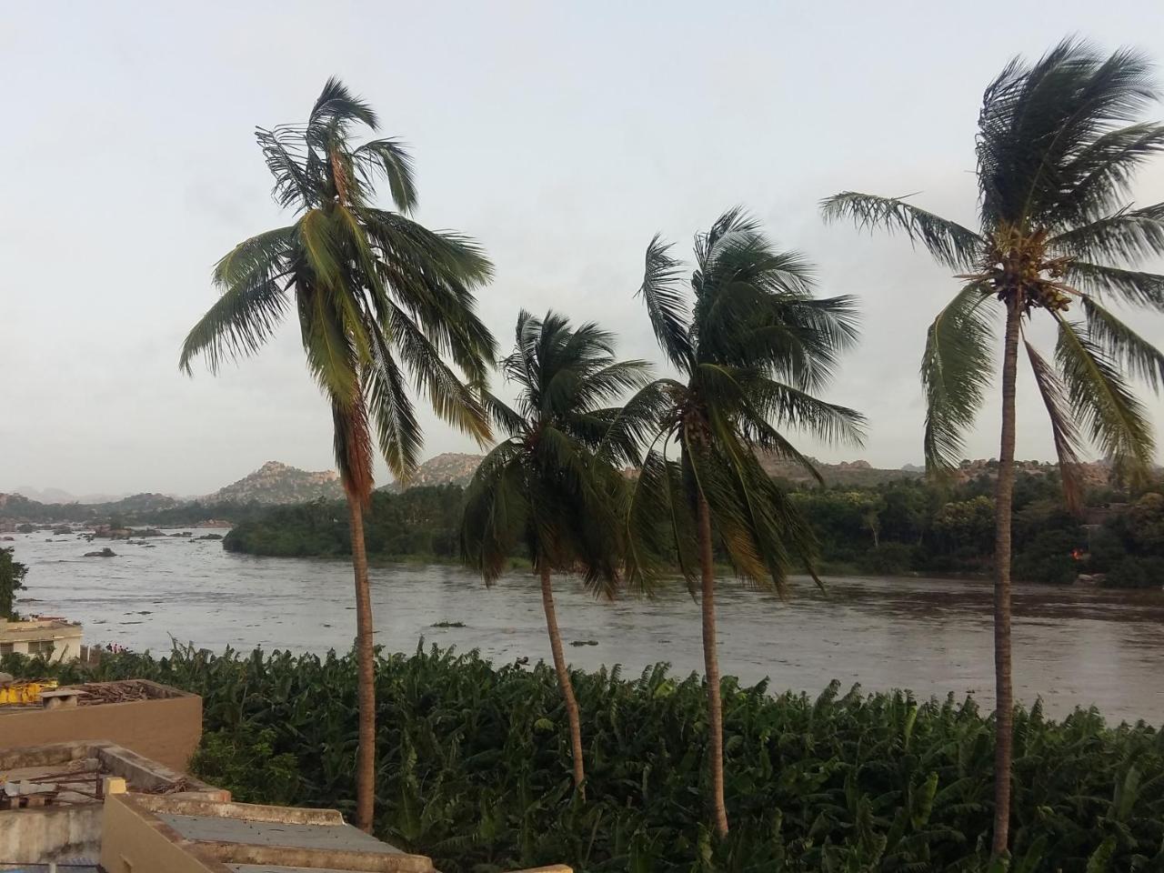 Riverside Homestay Hampi Eksteriør bilde